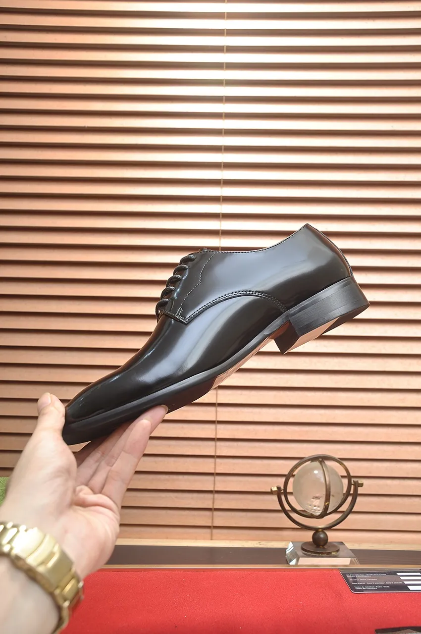 Men's shoes💰500💶Italy's top luxury men's shoe giant (GUCCI) (Gucci) (full cowhide lining) new arrival🍃Original European style🔰 Pleasant to the eye😍In order to make the shoes more durable and non-deformable🌀The production continues to follow traditional methods but there is still no lack of innovation💪Choose original sheepskin for the leather♻️ Smooth and natural And extra bright ⭐Made of imported cowhide, the first choice of rich people 38-45 (45 customized)
